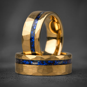 POSEIDON - Blauer Saphir gehämmerter Gelbgold Wolframring