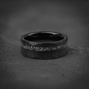 BLACK & BLACK - Schwarzer gehämmerter eleganter Ehering