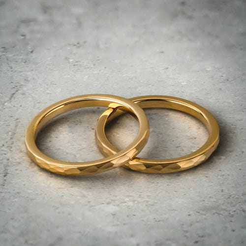 VANTA GOLD - 2mm Hammered Tungsten Ring