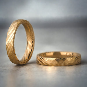 SOLIS EDGE 4 - 4mm facettierter Gold Damaszenerstahlring