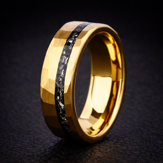 TITAN VEIN – Gehämmerter Wolframring aus Gold mit schwarzer Obsidian-Einlage