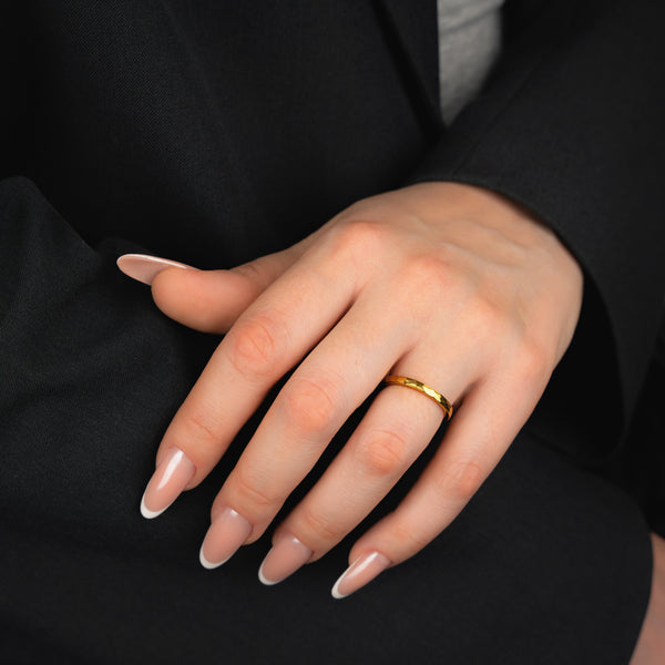 VANTA GOLD - 2mm Hammered Tungsten Ring