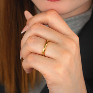 VANTA GOLD - 2mm Gehämmerter Wolframring