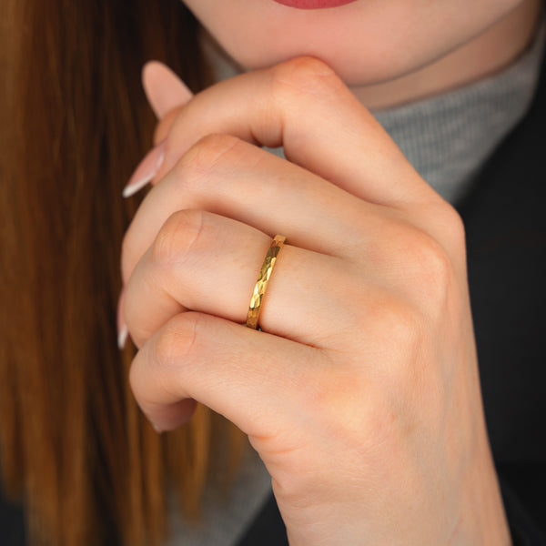 VANTA GOLD - 2mm Hammered Tungsten Ring
