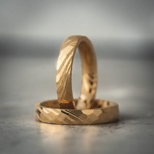 SOLIS EDGE 4 - 4mm facettierter Gold Damaszenerstahlring