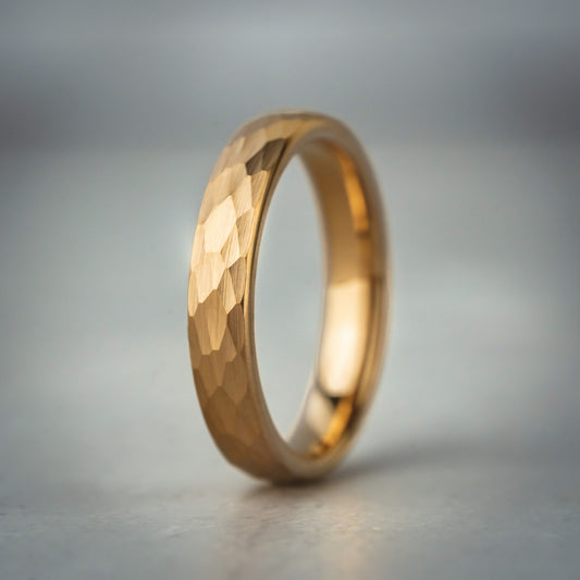 AURUM EDGE - 4mm Gehämmerter Wolframring