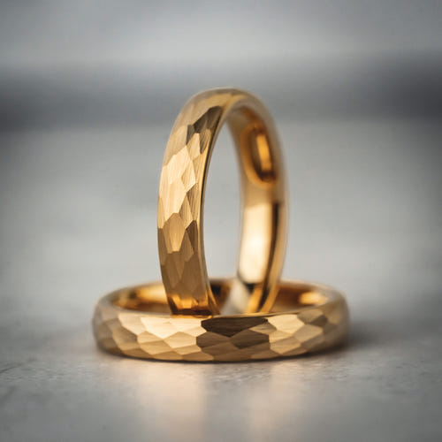 AURUM EDGE - 4mm Hammered Tungsten Ring