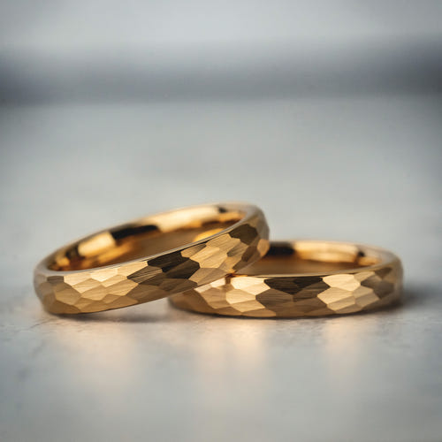 AURUM EDGE - 4mm Hammered Tungsten Ring