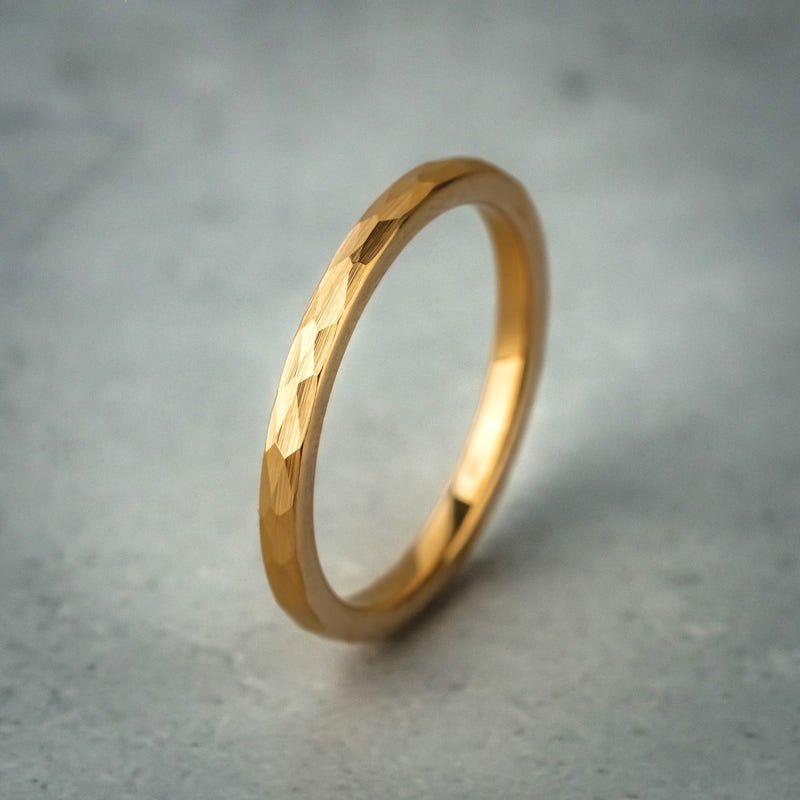 VANTA GOLD - 2mm Gehämmerter Wolframring