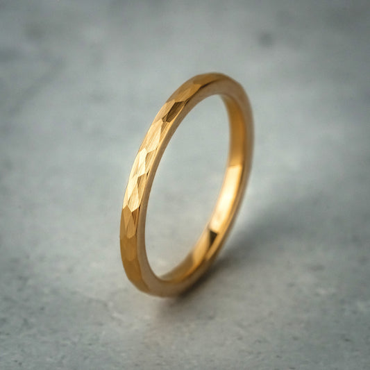VANTA GOLD - 2mm Gehämmerter Wolframring