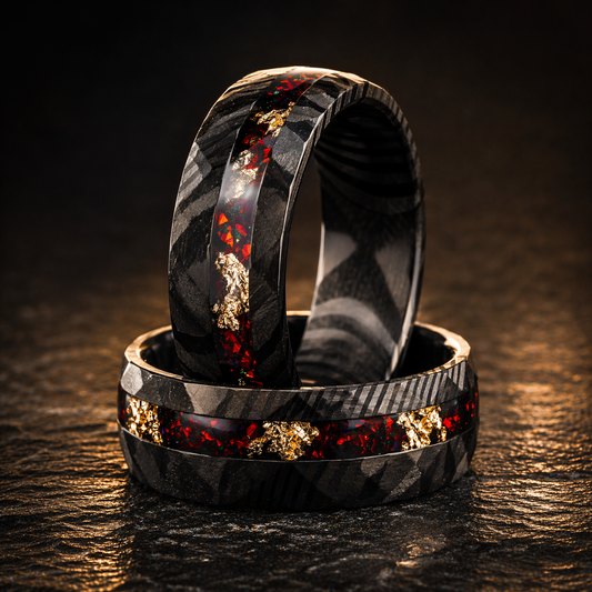 CRIMSON PROMISE – Luxuriöser Herrenring aus Damaststahl mit roter Opal- und Goldflockenintarsie