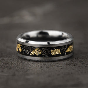 SKYLEAF Type 1 - Meteorite Gold Tungsten Leaf Flakes Wedding Band